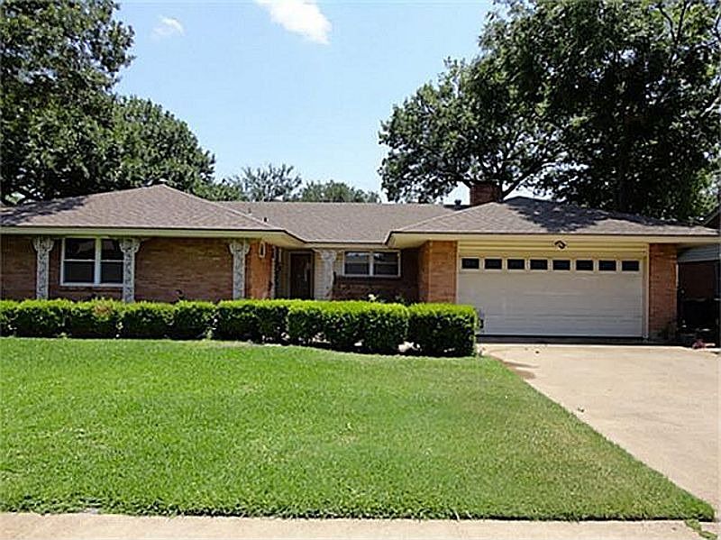 2nd image of 1654 Watervaliet Dr