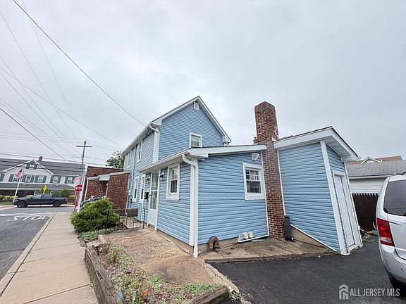 2nd image of 120 Main St