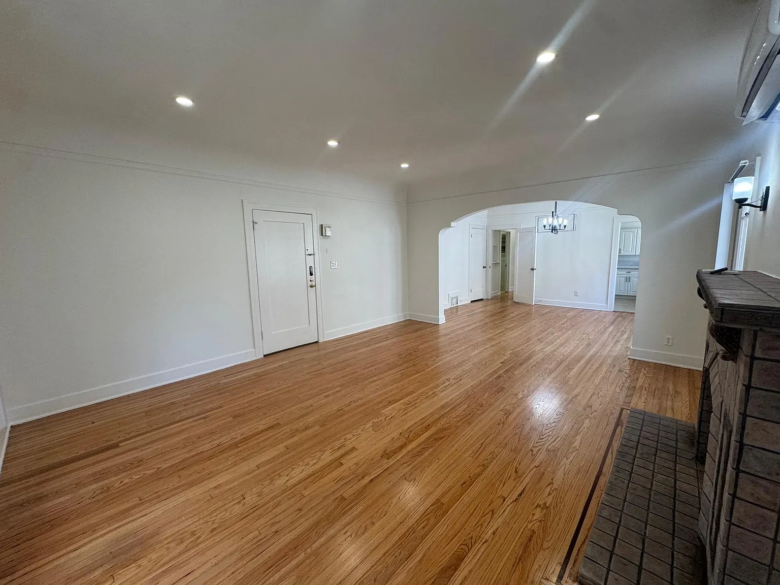 2 bed, 1200 sqft, $3,900 — Photo 1
