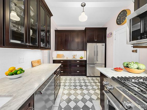 5th image of 240 W 98th St APT 12A