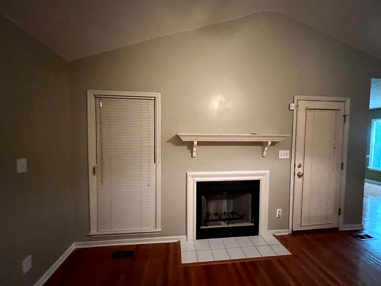 425 Abbottswood Dr — Photo 4
