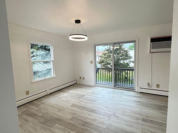 3rd image of 132 Waverly Ave Floor 1