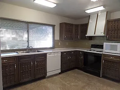 3 bed, 1856 sqft, $2,200 — Photo 2