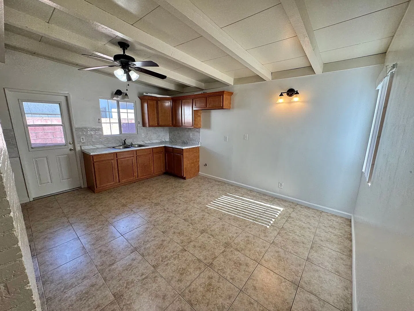 8353 Mulberry - 4bd, 2bth — Photo 2