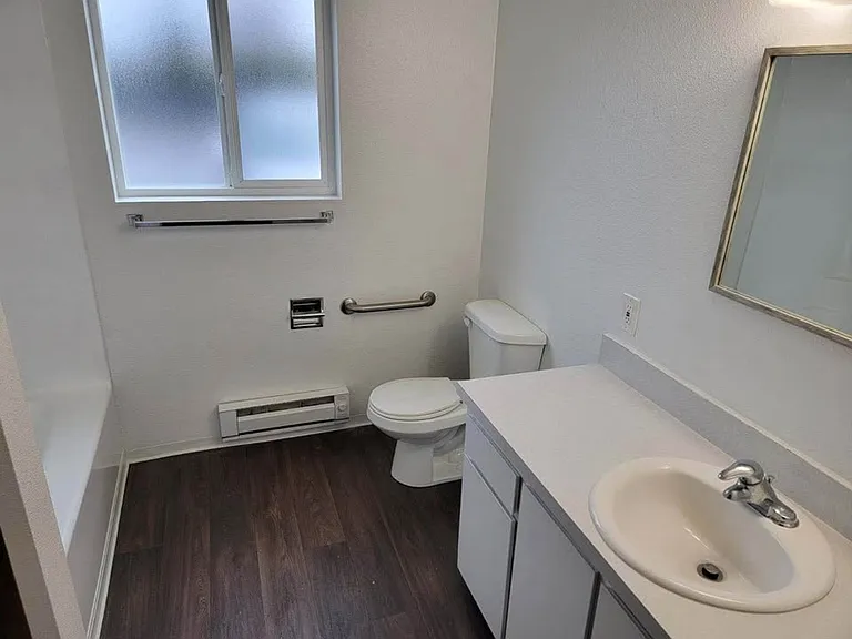 Pebble Bay Apartments — Photo 12