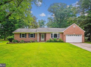 6122 Oak Hill Dr, Sykesville, MD 21784