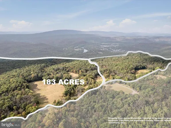 914 Plains Rd, Paw Paw, WV 25434