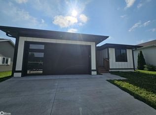 1550 Edgewood Dr, Carroll, IA 51401