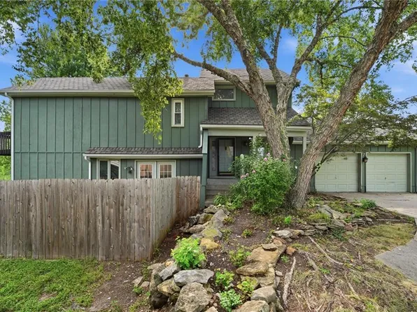 701 NE Burning Tree St, Lees Summit, MO 64064
