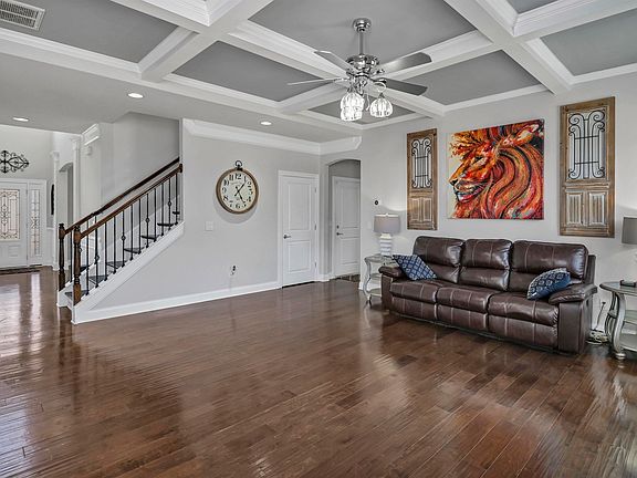 5th image of 576 Maple Valley Loop