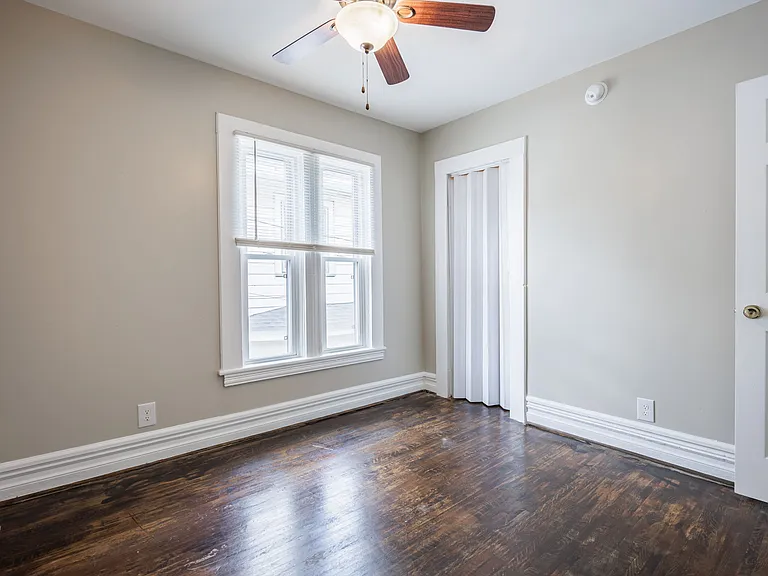 1146 S Plymouth Ave — Photo 21