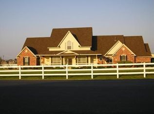 10324 Round Hill Rd, Fort Worth, TX 76131