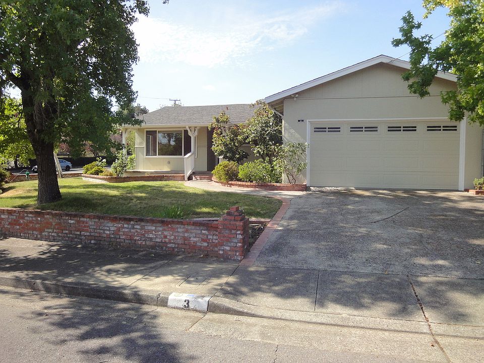 Front of 3 Le Claire Ct
Gardener included