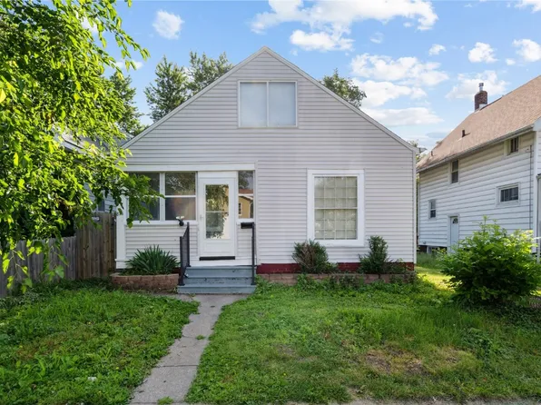 874 Oakland Rd NE, Cedar Rapids, IA 52402