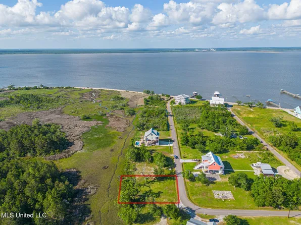 113 Pine Tree Rd, Bay Saint Louis, MS 39520