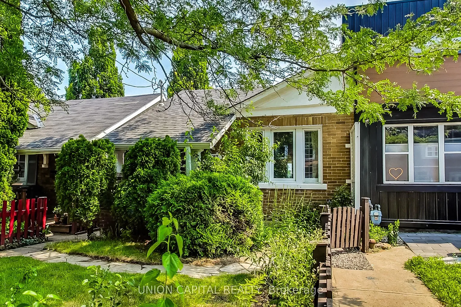 317 Victoria Park Ave photo 1