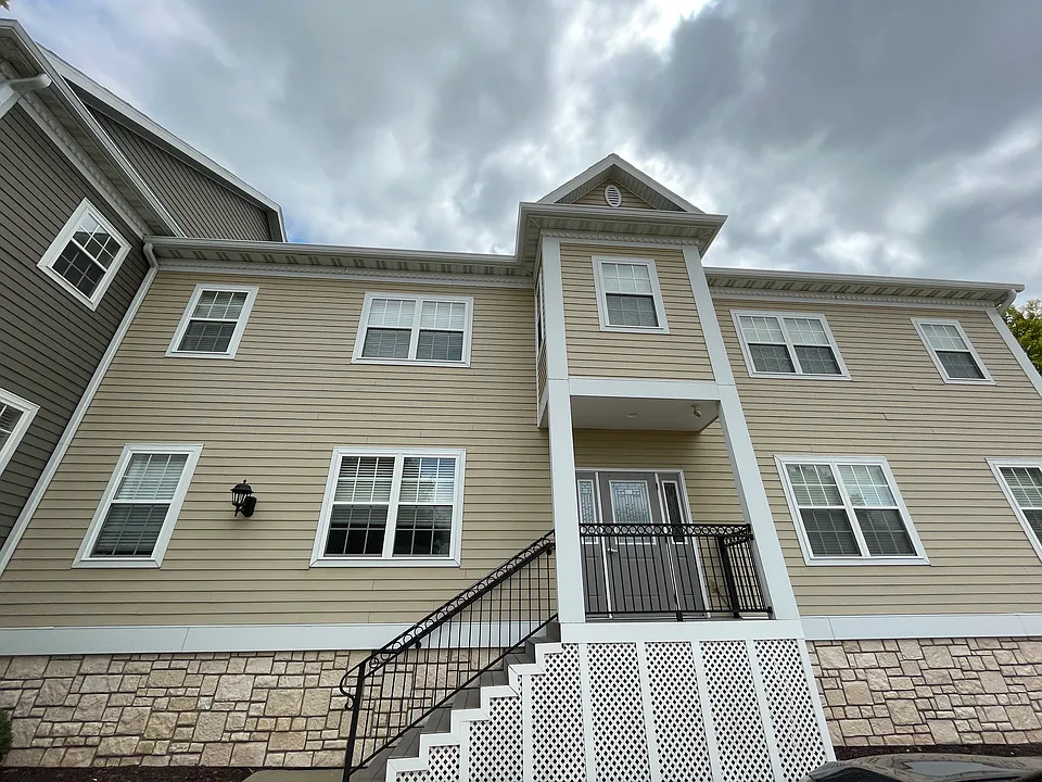 2120 Cherry Hill Dr #104