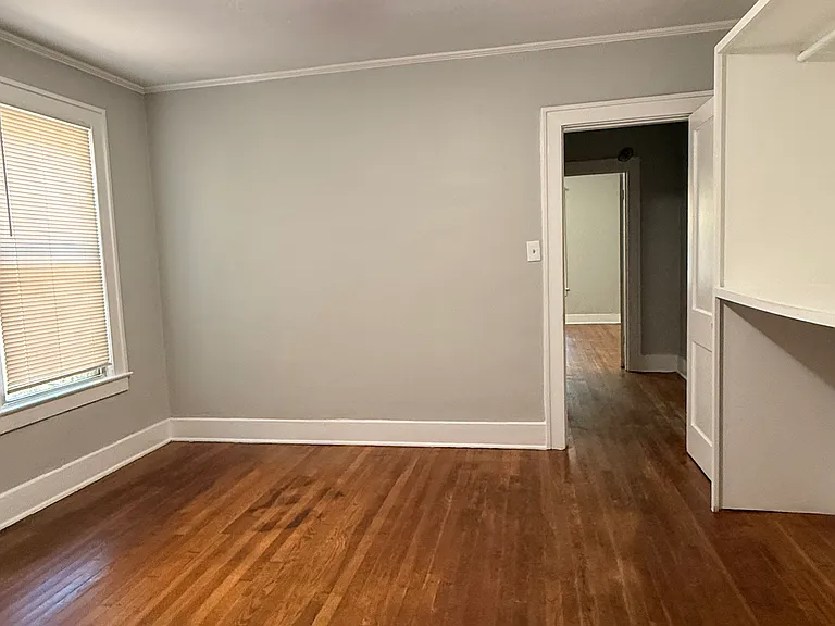2378 Boyle Ave — Photo 10