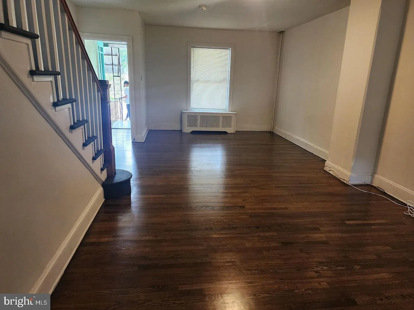 4 bed, 1.0 bath, 1400 sqft, $1,850 — Photo 2