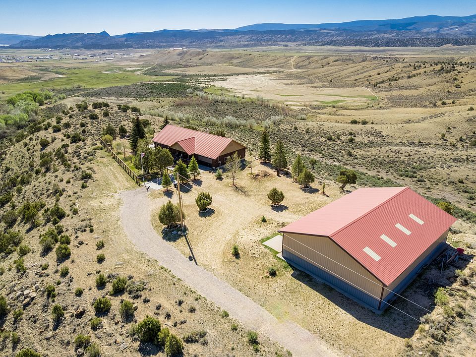 1st image of 821 Erickson Ln
