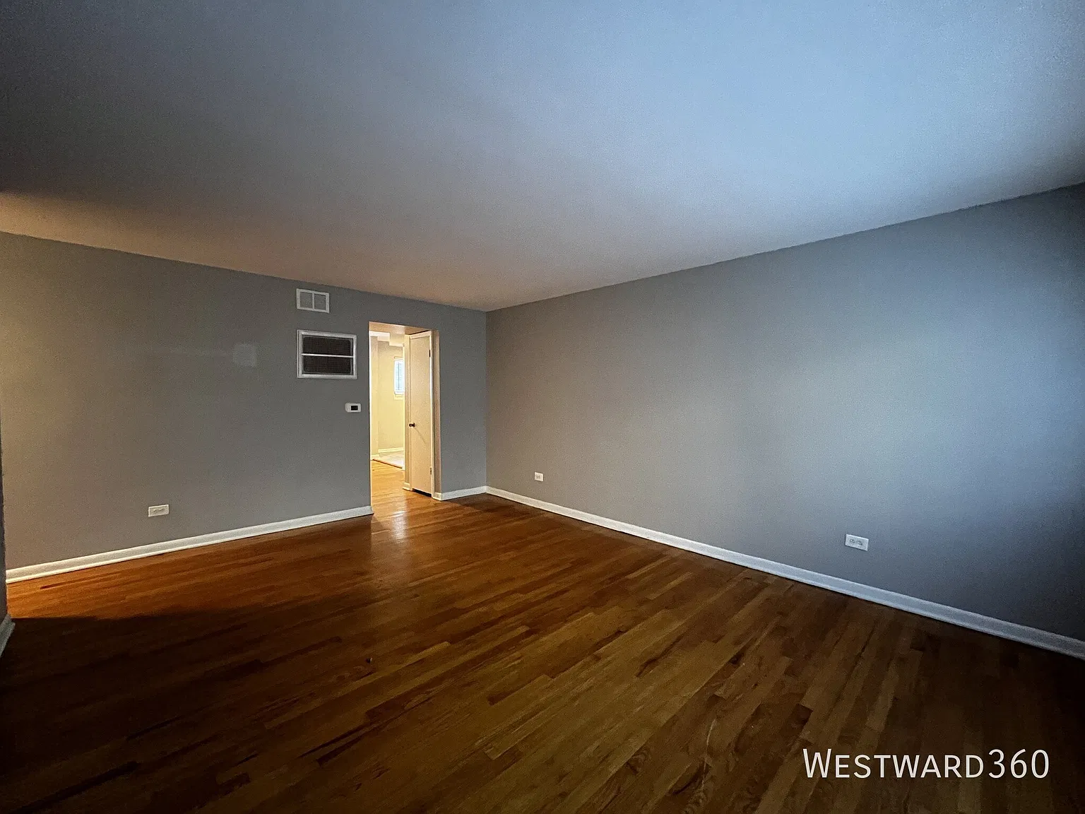 Top Floor Newly Renovated 2 Bed with In-Unit Laundry — Photo 3