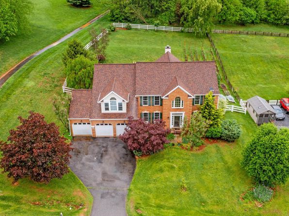13692 Samhill Dr, Mount Airy, MD 21771