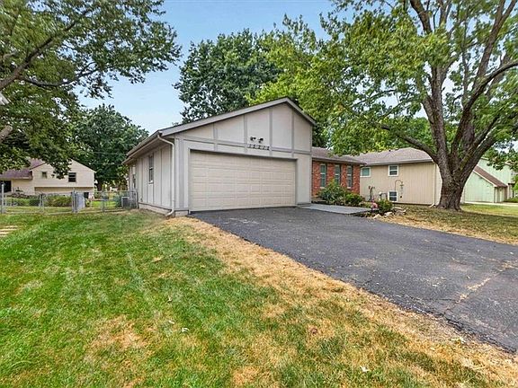 3rd image of 15212 W 152nd Cir