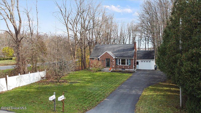2nd image of 328 Kingsley Road