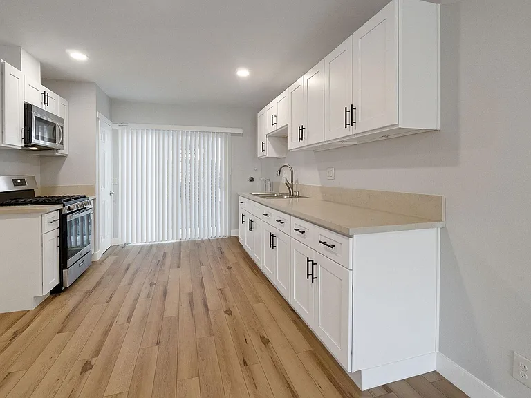 903 Lilienthal Ln — Photo 6