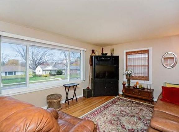 4th image of 5146 Sheridan Ave N