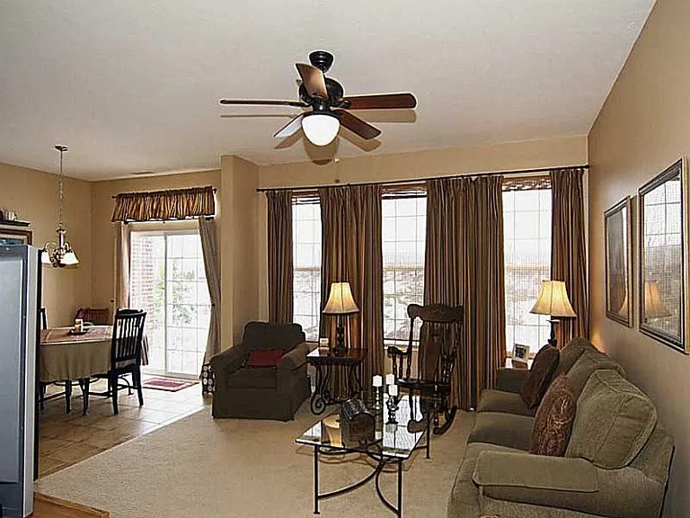 10936 Lemongrass Dr — Photo 2