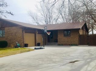 1718 E Pawnee Rd, Garden City, KS 67846
