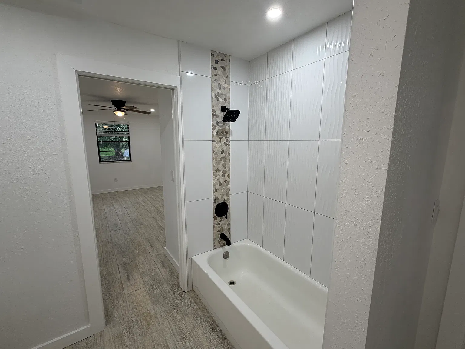 2 bed, 975 sqft, $1,550 — Photo 4