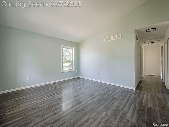 3rd image of 584 Tennessee St