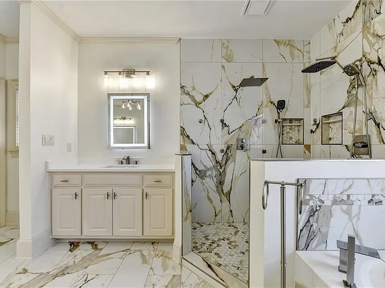 8910 Pinehurst Cv — Photo 59
