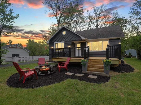 71 Menomonee St, Williams Bay, WI 53191