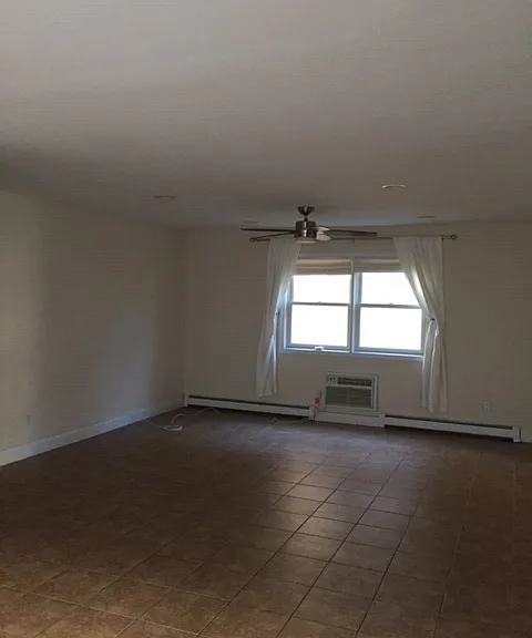 646 E Beech St #1 — Photo 14