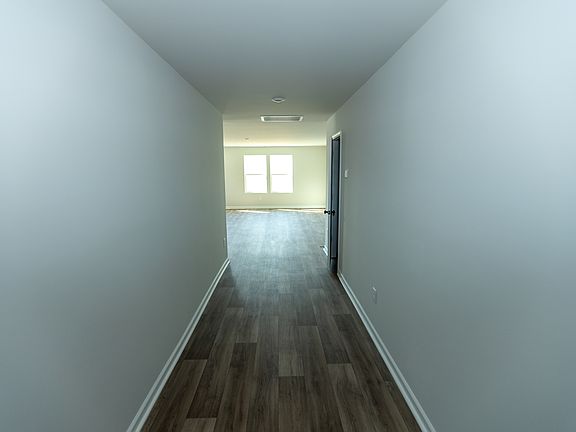 4th image of 324 Sweet Vernal St