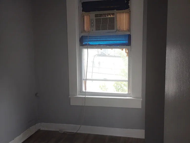 2328 Aiken St — Photo 10