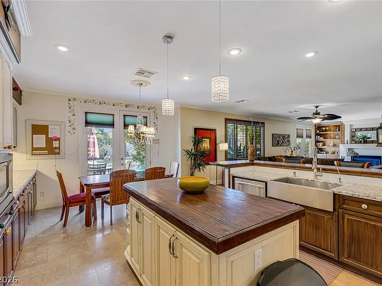 724 Pinnacle Heights Ln — Photo 21