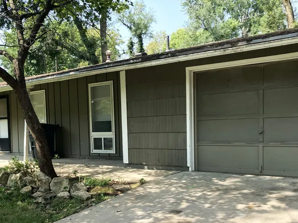 2629 Belle Haven Dr, Lawrence, KS 66046