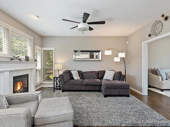 5th image of 577 Hartfield Dr SE