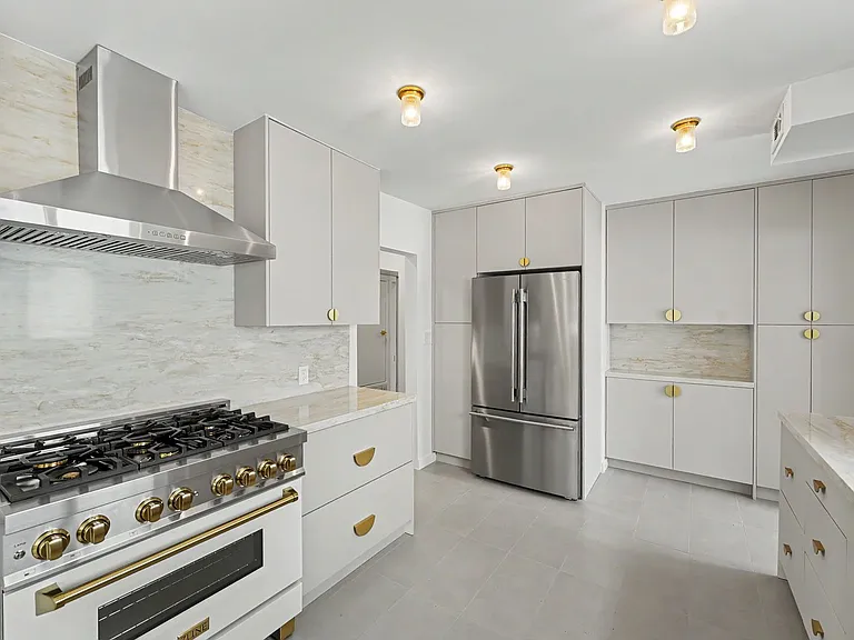 827 15th St - steps to Montana Ave in Santa Monica! — Photo 5