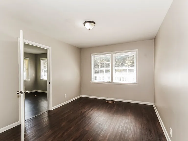 1116 Hayes Rd — Photo 10