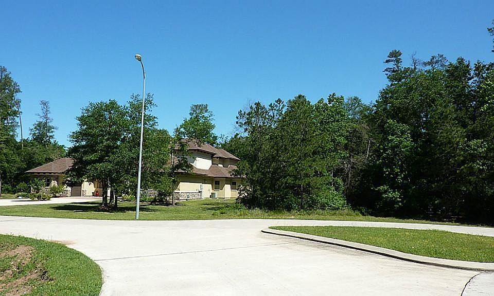 2nd image of 17420 Lakewood Gln