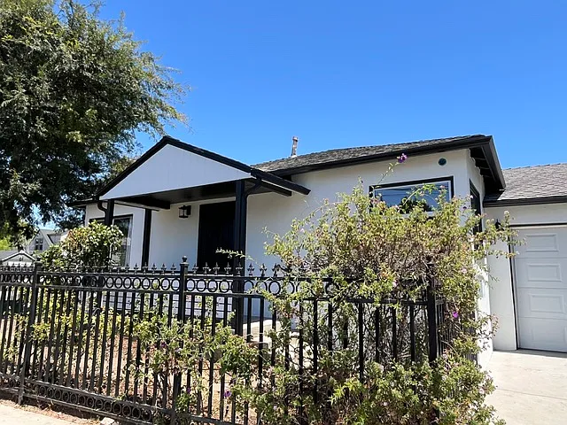 11552 Braddock Dr — Photo 2
