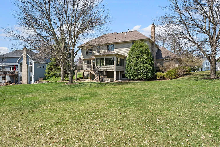 5 bed, 4264 sqft, $4,995 — Photo 2