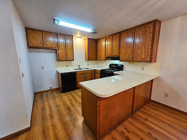 612 Springwood St — Photo 7