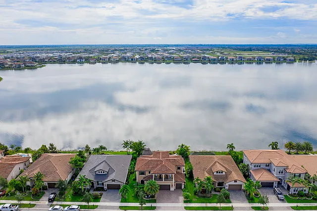 Building Photo - 8680 Watercrest Cir W