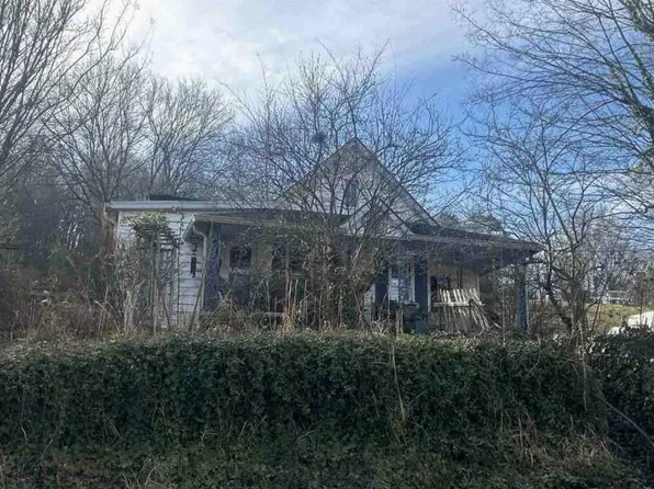 105 Douglas Ln, Harriman, TN 37748